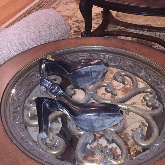 ❤️Guess leather peep toe heels - Picture 4 of 4